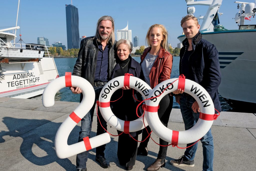 Die SOKO Wien: Major Carl Ribarski (Stefan Jürgens), Frau Oberst Dr. Henriette Wolf (Brigitte Kren), Gruppeninspektorin Penny Lanz (Lilian Klebow), Bezirksinspektor Simon Steininger (Michael Steinocher). Copyright: ZDF/Hans Leitner