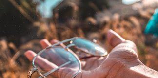 Gleitsichtbrille – die ideale Sehhilfe für die Generation 59plus Die Gleitsichtbrille ist für viele von uns eine enorme Erleichterung, aber auch eine finanzielle Herausforderung. Bildquelle: © Andy Hyd / Unsplash.com