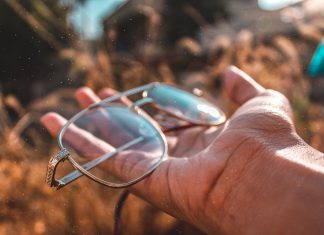 Gleitsichtbrille – die ideale Sehhilfe für die Generation 59plus Die Gleitsichtbrille ist für viele von uns eine enorme Erleichterung, aber auch eine finanzielle Herausforderung. Bildquelle: © Andy Hyd / Unsplash.com