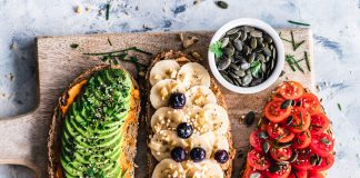 Vegan leben im Alter Gesunde und vitaminreiche Ernährung spielt in jedem Alter ein wichtige Rolle ist ist oft so einfach. Bildquelle: © Ella Olsson / Unsplash.com