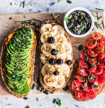 Vegan leben im Alter Gesunde und vitaminreiche Ernährung spielt in jedem Alter ein wichtige Rolle ist ist oft so einfach. Bildquelle: © Ella Olsson / Unsplash.com