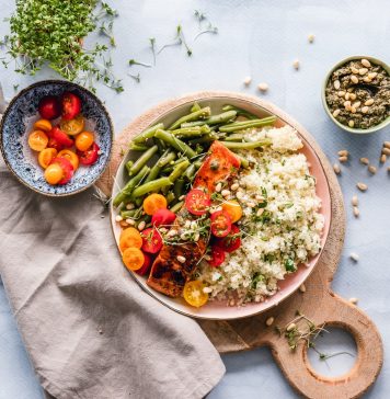 Buchtipp: Intuitiv kochen von Nikit Segnit Neue Rezepte ausprobieren und sich somit die fernen Länder in die eigene Küche holen, das gelingt mit dem kostenlosen E-Kochbuch von Sybille Schönberger. Bildquelle: © Unsplash.com/@ellaolsson