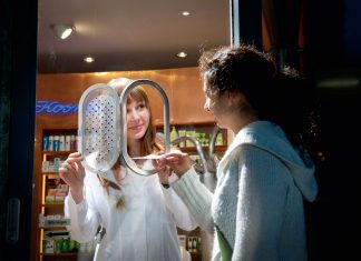 Plötzlich krank über die Feiertage? Der Apothekennotdienst ist für Sie da Die Versorgung im Notfall stellt nur der Notdienst der Apotheken vor Ort rund um die Uhr und somit auch an Sonn- und Feiertagen sicher. Quelle: Apothekerverband Nordrhein e.V.