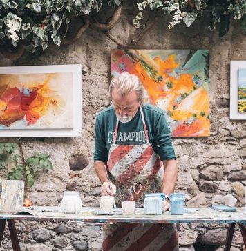 Mehr Abwechslung im Alltag – Tipps für neue und kreative Hobbys! Hobbys sind im Alter unerlässlich. Es darf aber auch gern etwas Neues ausprobiert werden. Bildquelle: © Eddy Klaus / Unsplash.com