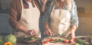 Gesünder mit Hilfe von Vitaminen Vitamine sind das halbe Leben. Eine gesunde und ausgewogene Ernährung ist daher wichtig. Bildquelle: © stock.adobe.com @Yakobchuk Olena