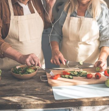Gesünder mit Hilfe von Vitaminen Vitamine sind das halbe Leben. Eine gesunde und ausgewogene Ernährung ist daher wichtig. Bildquelle: © stock.adobe.com @Yakobchuk Olena