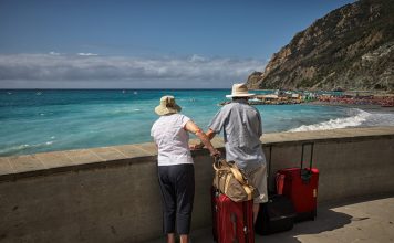 Sicher und entspannt mit ESTA auf große Reise gehen Der Rollkoffer ist auf Reisen vor allem wegen seiner leichten Beweglichkeit sehr beliebt. Bildquelle: © Vidar Nordli Mathisen / Unsplash.com