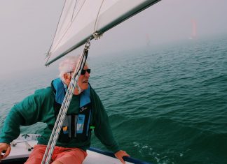 Prostatakrebs vorbeugen Vor allem Männer die viel Zeit an der frischen Luft verbringen und der Sonne ausgesetzt sind, sollten sich einem regelmäßigen Hautscreening unterziehen. Bildquelle: © Mael Balland / Unsplash.com