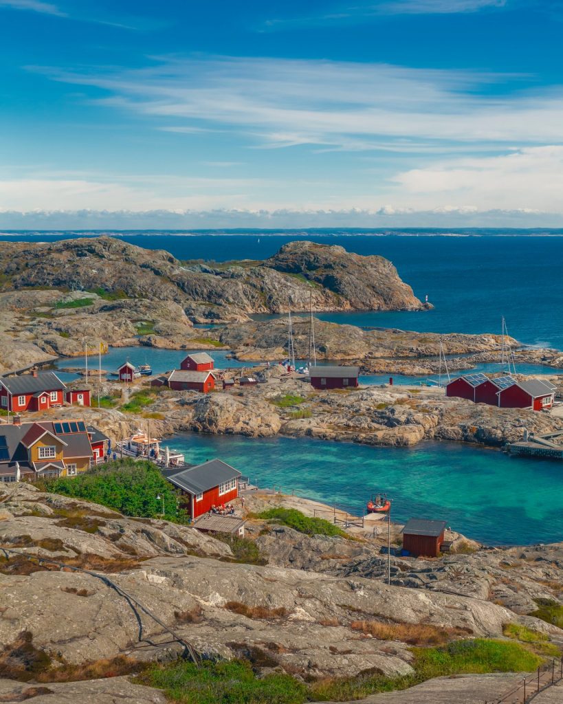 Ob direkt am Meer oder am See gelegen, in Schweden gibt es eine große Auswahl an Ferienhäusern und Wohnungen. Bildquelle: © Ferhat Deniz Fors / Unsplash.com