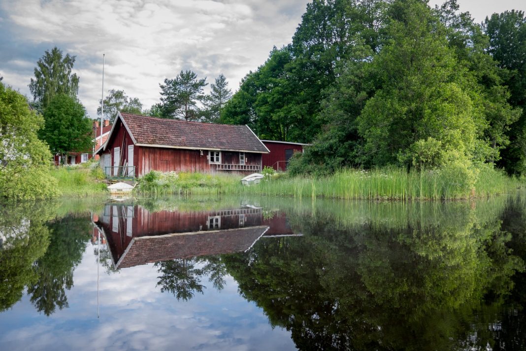 Urlaub mit den Enkelkindern bedeutet Abenteuer pur. Schon allein aus iesem Grund bietet sich eine Reise nach Schweden an. Bildquelle: © Jon Flobrant / Unsplash.com