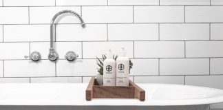 Praktische Einrichtungstips fürs Bad Das Bad ist ser Ort an dem wir uns morgen zuerst selbst begegnen, deswegen sollte es ein ort des Wohlfühlens sein. Bildquelle: © Onne Beauty / Unsplash.com