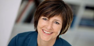 Den Lebensabend gemeinsam gestalten Anna Basse begleitet Familien bei dem schwierigen Weg des Älterwerdens. Bildquelle: © Julia Schwager