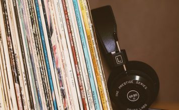 Die besten Tipps für die Vinyl-Reinigung Haben Sie auch noch Vinyl Schallplatten in ihrem regal stehen? Bildquelle: © Mark S. / Unsplash.com