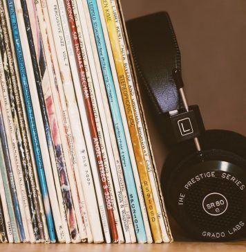 Die besten Tipps für die Vinyl-Reinigung Haben Sie auch noch Vinyl Schallplatten in ihrem regal stehen? Bildquelle: © Mark S. / Unsplash.com