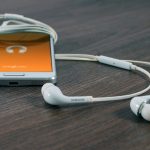 Heute wird ein Großteil der Musik direkt über das Internet gestreamt und kann so quasi auf jedem Gerät gehört werden. Bildquelle: © William Iven / Unsplash.com