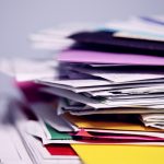 Wer kennt ihn nicht, diesen einen Faulhaufen in dem nicht selten auch wichtige Dokumente liegen. Bildquelle: © Sharon Mc Cutcheon / Unsplash.com