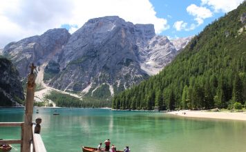 Geheimtipp für aktive Best Ager: Berwang in Tirol Neben tollen Gipfeln sind vor allem die klaren Bergseen ein wunderbarer Ort zur Erholung. Bildquelle: © Giulia Angotti / Unsplash.com