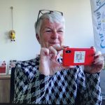 Keine Angst vor der Technik und damit vor der digitalen Welt. Dagmar Hirche nimmt diese Angst und unterstützt mit tollen Workshops – jetzt auch online bei Facebook. Bildquelle: © Dagmar Hirche