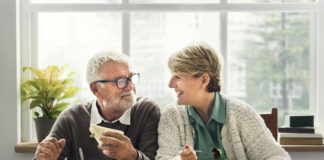 Vivienda: In aktiver Gemeinschaft länger und besser leben! Ein gut geplanter Umzug sorgt für gute Laune. Bildquelle: © Shutterstock.com