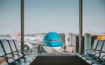 Die wichtigsten Tipps für die richtige Vorbereitung einer Flugreise – was ist zu beachten? Eine entspannte Flugreise beginnt schon mit einer entspannten Anreise am Flughafen. Bildquelle: © Oskar Kadaksoo / Unsplash.com
