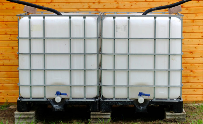 Ganz schön fortschrittlich Was macht der IBCContainer im Garten des