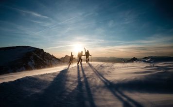 So gelingt ein Skiurlaub im Alter Der Winter steht vor der Tür und damit auch der nächste Skiurlaub. Bildquelle: © Joris Berthelot / Unsplash.com