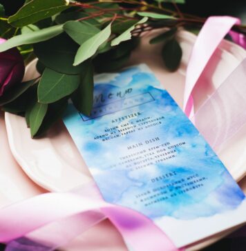 Schenken mit Herz und Verstand Was können wir sinnvolles und schönes schenken, wenn jemand schon alles hat? Bildquelle: © Alexandra Gornago / Unsplash.com