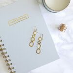 Ein schönes Schmuckstück schenken wir uns selten selbst, daher ist es das ideale Geschenk für einen ganz besonderen Menschen. Bildquelle: © Eleni Koureas / Unsplash.com