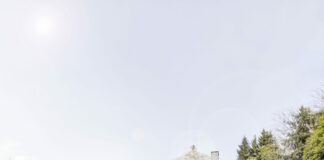 Ihr Garten, Ihr Rückzug: Wie ein Pergola-Lamellendach neue Lebensqualität schafft Wie nutze ich meinen Garten/Terrasse am sinnvollsten, damit ich möglichst das ganz Jahr etwas davon habe? Ein Pergola Lamellendach könnte eine mögliche Lösung sein. Bildquelle: © Getty Images / Westend 61