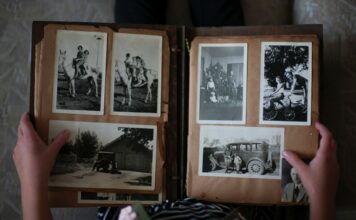 Alte Erinnerungen retten – 3 hilfreiche Tipps Alte Fotos sind wunderbar, um Erinnerungen an vergangene Zeiten am Leben zu erhalten und vielelicht einmal den Enkeln von fernen Reisen berichten zu können. Bildquelle: © Laura Fuhrman / Unsplash.com