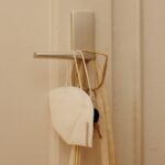 Die FFP2-Maske sollte stets mit dabei sein, wenn Sie das Haus oder die Wohnung verlassen. Bildquelle: © Silke N. / Unsplash.com