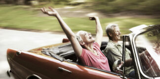 Mit dem Teilverkauf vom Betongold zu mehr Lebensqualität Frei und ungezwungen den Lebensabend genießen. Genau das ist für den ein oder anderen von uns durch einen Teilverkauf der Immobilie möglich. Bildquelle: © Getty Images / Steve Cole Images