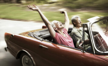 Mit dem Teilverkauf vom Betongold zu mehr Lebensqualität Frei und ungezwungen den Lebensabend genießen. Genau das ist für den ein oder anderen von uns durch einen Teilverkauf der Immobilie möglich. Bildquelle: © Getty Images / Steve Cole Images