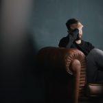Der Tod eines geliebten Menschen bedeutet für die Hinterbliebenen ein großer Verlust. Umso schöner, wenn dann schon alle Fragen zum Thema Bestattung im Vorfeld geklärt wurden. Bildquelle: © Nik Shuliahin / Unsplash.com