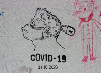 Coronaschutz für Risikogruppen – Tipps für den Frühling Vor allem jetzt, wenn es wärmer wird, ist es nach wie vor wichtig die Maske zum Schutz zu tragen. Bildquelle: © Lasma Artmane / Unsplash.com