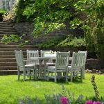 Funktionale und bequeme Möbel sind entscheidend bei der richtigen Gartengestaltung. Bildquelle: © Randy Fath / Unsplash.com