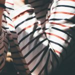 Streifen sind klassisch und dennoch aus der Sommermode 2021 nicht weg zu denken. Bildquelle: © Ty Williams / Unsplash.com