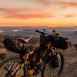 Gut geplant und gut gepackt – Urlaub mit dem Fahrrad. Bildquelle: © Patrick Hendry / Unsplash.com