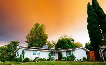 Immobilie im Alter: Vermieten oder selbst mieten? Mieten und das eigene, zu groß gewordenen Haus vermieten? Eine Entscheidung die gut überlegt sein will. Bildquelle: © Gus Ruballo / Unsplash.com