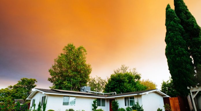 Immobilie im Alter: Vermieten oder selbst mieten? Mieten und das eigene, zu groß gewordenen Haus vermieten? Eine Entscheidung die gut überlegt sein will. Bildquelle: © Gus Ruballo / Unsplash.com