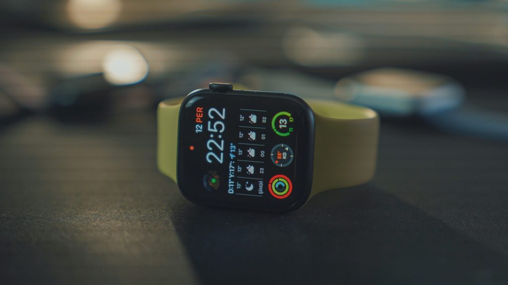 Die Smartwatch kann wertvolle Funktionen im Alltag übernehmen. Bildquelle: © Onur Binay / Unsplash.com