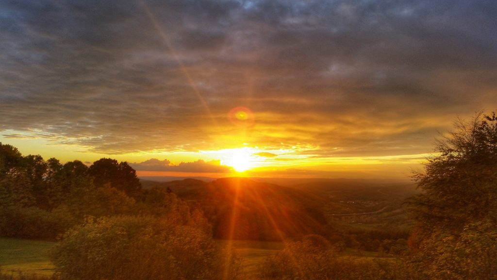 Urlaub im eigenen Land kann z. B. in der Rhön wunderschön sein. Bildquelle: © Pixabay.com