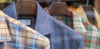 Der Hemdenguide für Männer: So finden Sie für jeden Anlass das passende Hemd Ob einfarbig oder mit Muster - in diesem Herbst kommt es auf die richtige Kombination bei den Herren an. Bildquelle: © The Blowup AE / Unsplash.com