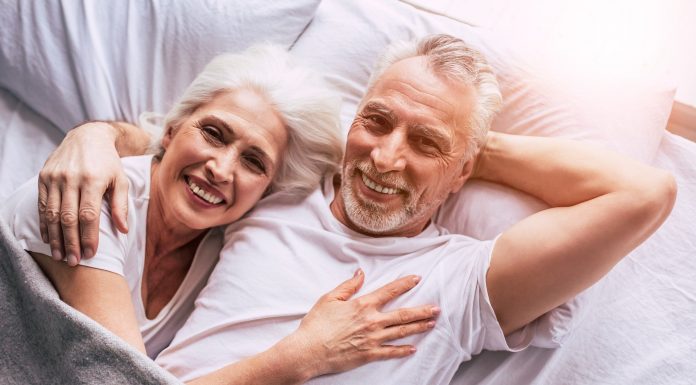 Schlaf im besten Alter: Was eine Studie über Gewohnheiten und Probleme ab 50 zeigt Gesunder Schlaf ist sicher auch maßgeblich für die Geschwindigkeit unseres natürlichen Alterungsprozesses verantwortlich. Bildquelle: © Pixabay.com