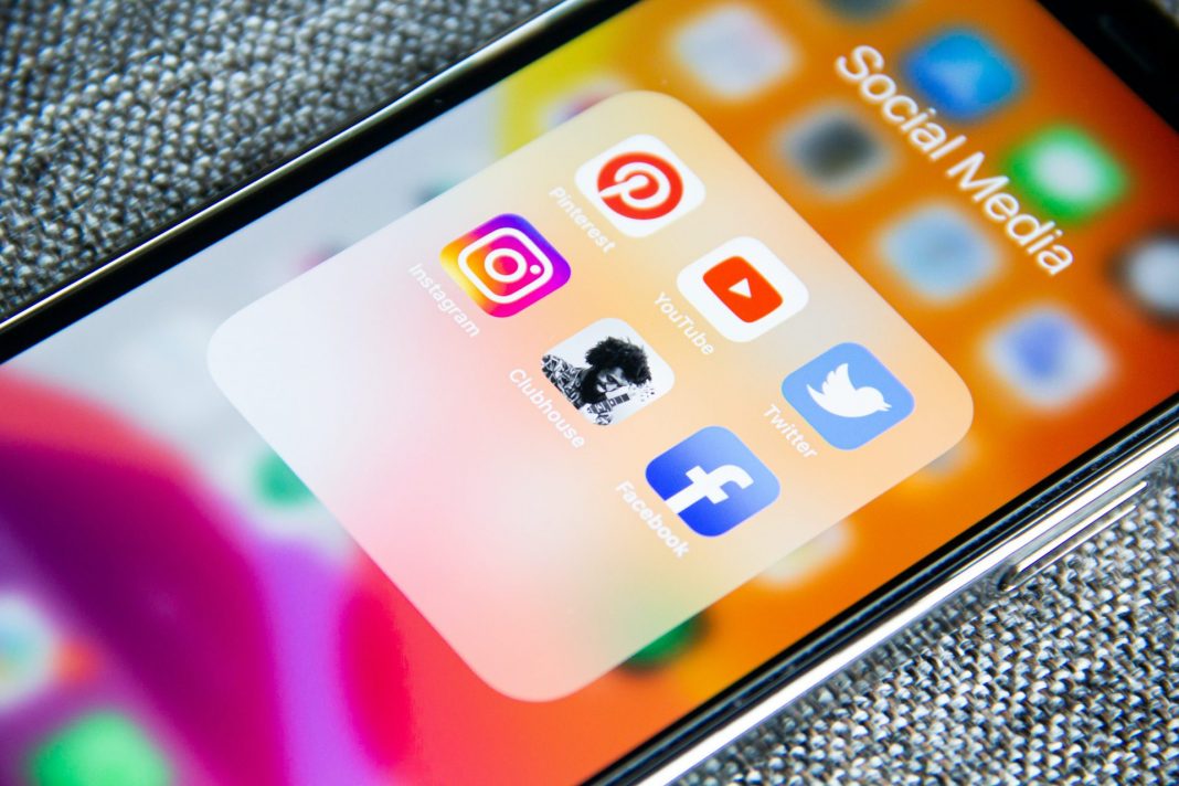 Social Media verbindet auch die Generation 59plus auf unterschiedlichste Art und Weise. Bildquelle: © Adem Ay / Unsplash.com