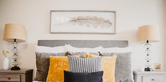 Besser schlafen: So finden Sie die richtige Matratze bei Rückenschmerzen im Alter! Boxspringbetten haben vor allem in den letzten Jahren einen großen Anklang bei der Generation 59plus erfahren. Bildquelle: © Isaac Martin / Unsplash.com