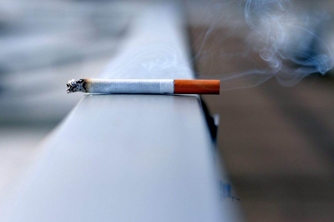 Das Rauchen aufzugeben fällt nicht immer leicht, dennoch hat es natürlich viele positive Auswirkungen auf unsere Gesundheit und damit Lebensqualität. Bildquelle: © Andres Siimon / Unsplash.com