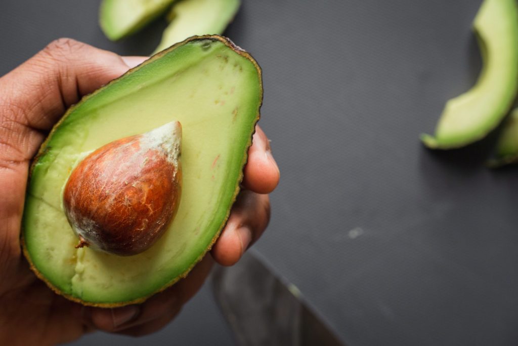 Avocados enthalten einen hohen Anteil Vitamin D, das so wichtig für unsere Vitalität ist. Bildquelle: © Louis Hansel / Unsplash.com