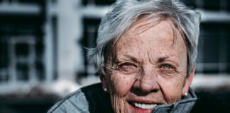 Optimale Pflege für die Haare: Das sind unsere Tipps Unsere Haare verändern sich im Laufe unseres Lebens auf unterschiedlichste Art und Weise. Bildquelle: © Ravi Patel / Unsplash.com