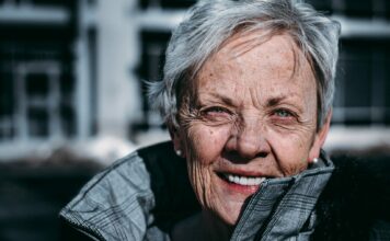 Optimale Pflege für die Haare: Das sind unsere Tipps Unsere Haare verändern sich im Laufe unseres Lebens auf unterschiedlichste Art und Weise. Bildquelle: © Ravi Patel / Unsplash.com